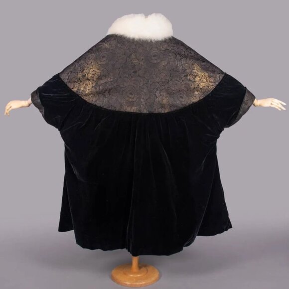 GOLD LAME' & SILK VELVET COCOON COAT, CHICAGO, LATE 1910s